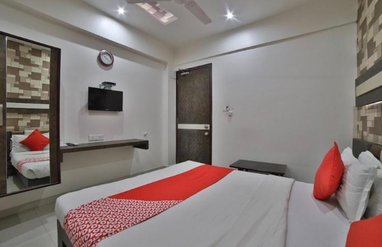 Hotel Green Apple Gandhinagar Dış mekan fotoğraf